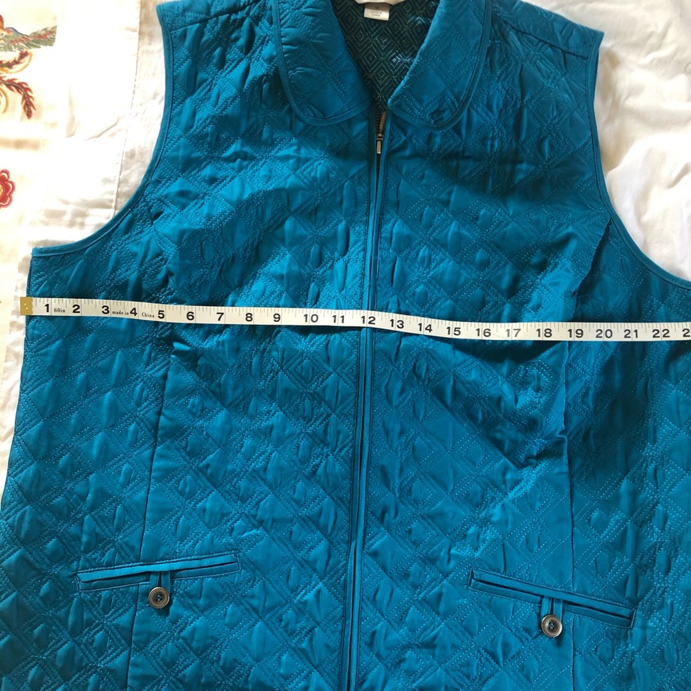 Quantity of 2 CJ Banks vests size 1X